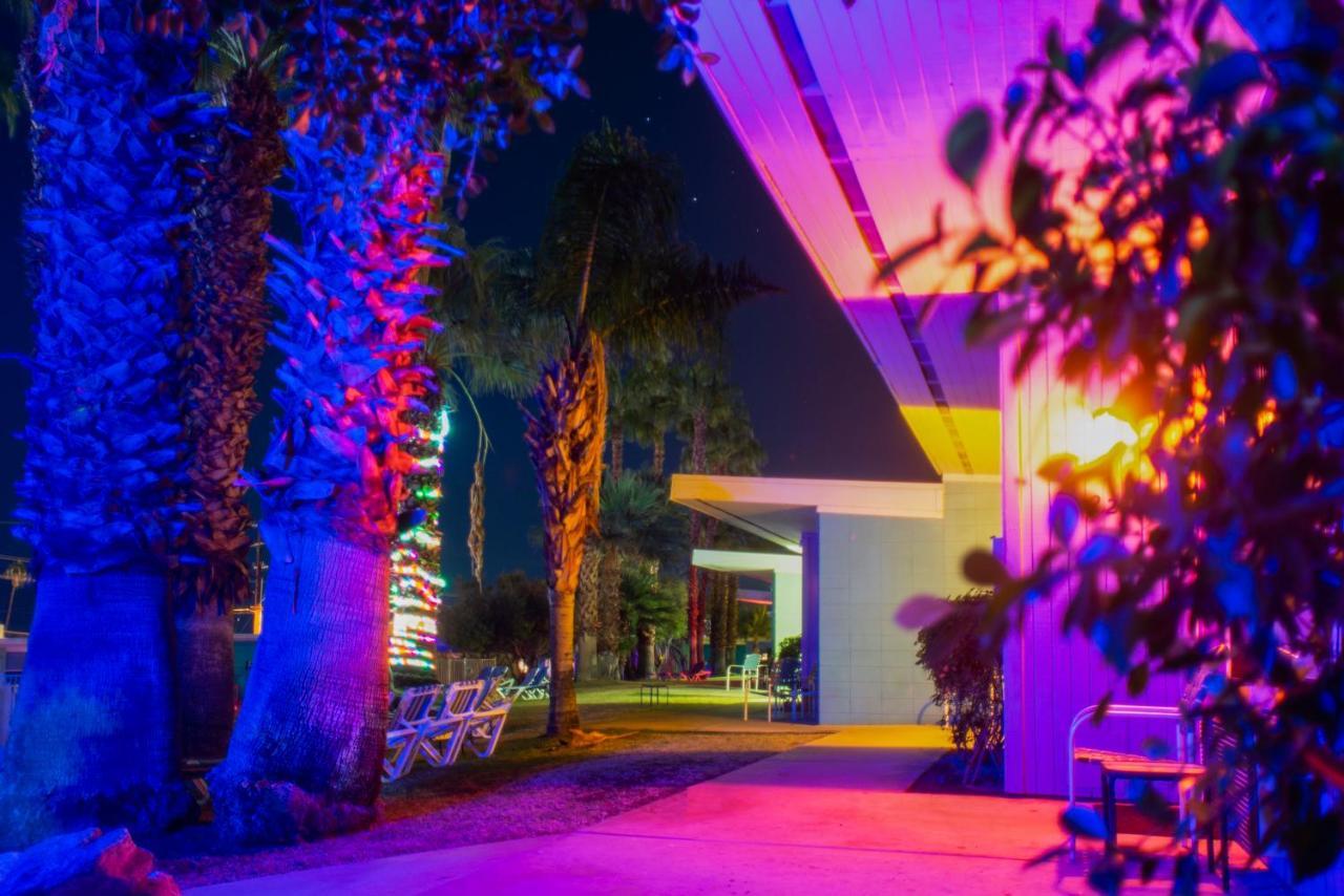 Ccbc Resort Hotel - A Gay Men'S Resort Cathedral City Exterior foto